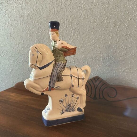 Rye Pottery Canterbury Tales The Squire - Picture 1 of 5